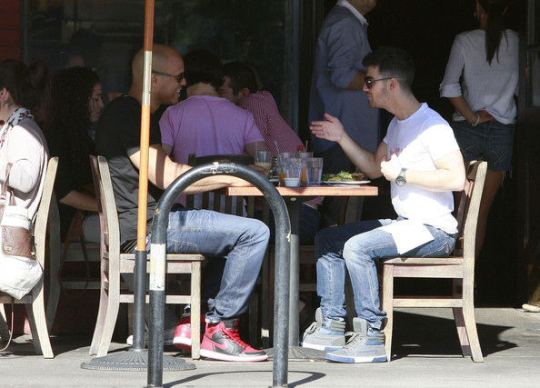 Joe+Jonas+Joe+Jonas+Out+Breakfast+Studio+City+UqfPgXEJqHOl - FoR U JoE JoNaS 1