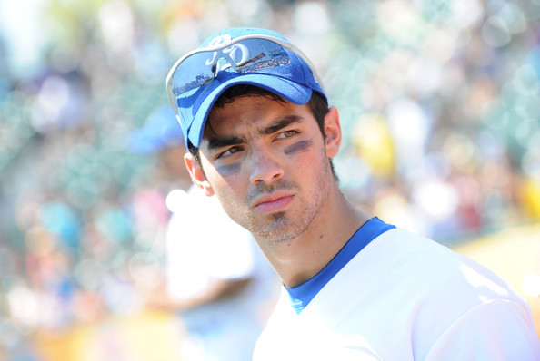 Joe+Jonas+Jonas+Brothers+Encourage+Fans+X+O_3Wn3uSh1-l - FoR U JoE JoNaS 1