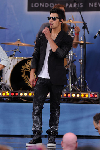 Joe+Jonas+Jonas+Brothers+Perform+ABC+Good+xomRTGM9V4Jl