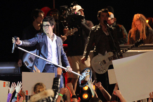 Nick+Joe+Kevin+Jonas+film+late+night+concert+suxIbO8xIC8l