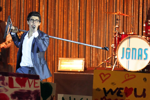 Nick+Joe+Kevin+Jonas+film+late+night+concert+TTPsoqJPgfil