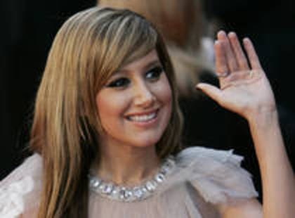 ashley_tisdale_1240072541 - Click Aici  plzzz