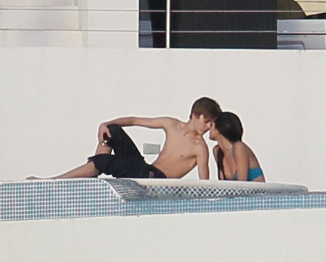 Justin Bieber si Selena Gomez - Click Aici  plzzz