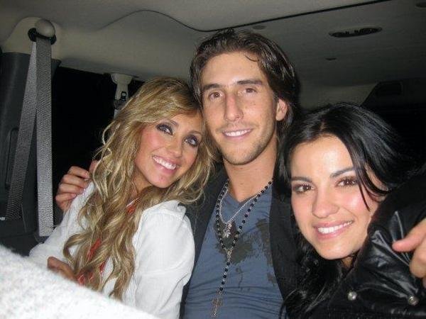 29877983_VLCRFQYFT - 00 Anahi 001