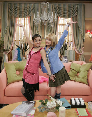 Ashley Tisdale, Brenda Song în The Suite Life of Zack and Cody - Click Aici  plzzz