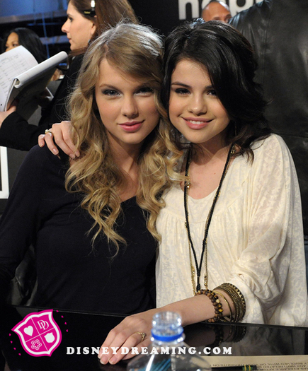 Taylor-Swift-Selena-Gomez-Hope-For-Haiti-Now
