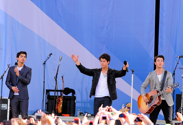 Jonas+Brothers+Demi+Lovato+Perform+ABC+Good+2NFBlZBpzkPl