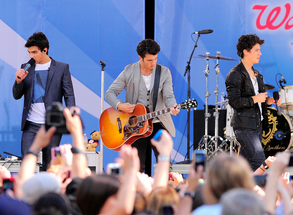 Jonas+Brothers+Demi+Lovato+Perform+ABC+Good+pVcreRRzlvZl