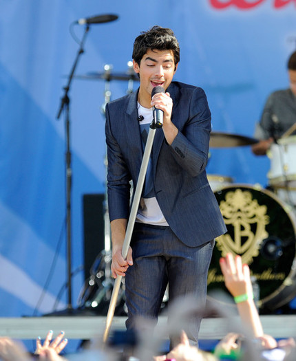 Jonas+Brothers+Demi+Lovato+Perform+ABC+Good+Qb8GPmc9PsRl