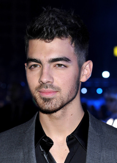Joe+Jonas+Premiere+Walt+Disney+TRON+Legacy+3D-mhMWzv6El