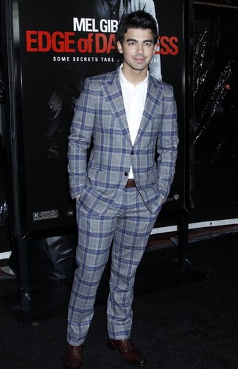 Edge+Darkness+Los+Angeles+Premiere+zGBu7MN5h_nl - FoR U JoE JoNaS 2