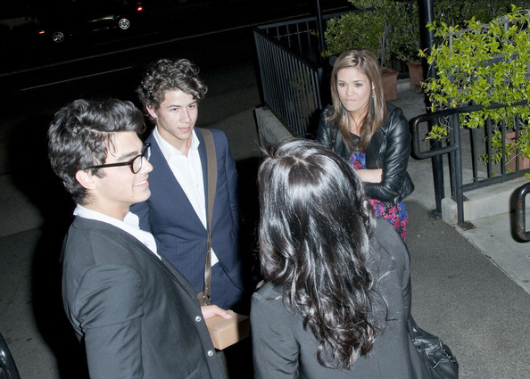 Joe+Demi+double+date+Nick+Nicole+E_orLC5XHcul