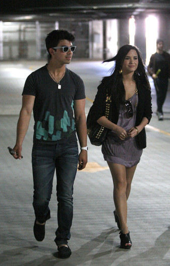 Joe+and+Demi+go+to+church+jf5HAwkps3Ql - FoR U JoE JoNaS 2