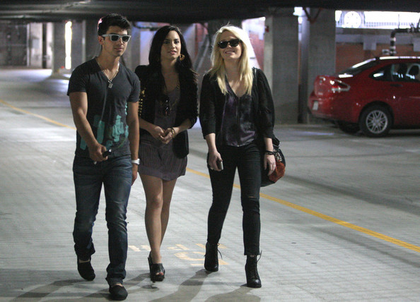 Joe+and+Demi+go+to+church+kz0G6XyEhtal - FoR U JoE JoNaS 2