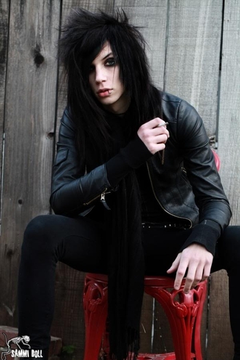 Andy-Six-3-black-veil-brides-13883174-600-899