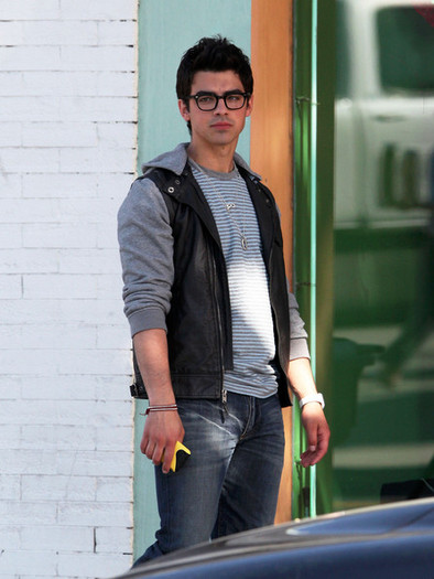 Joe+Jonas+Set+JONAS+Santa+Monica+vDkGSNTxKo5l