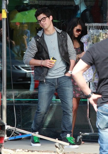 Joe+Jonas+Set+JONAS+Santa+Monica+3+eHNfYuY5XHel - FoR U JoE JoNaS 3