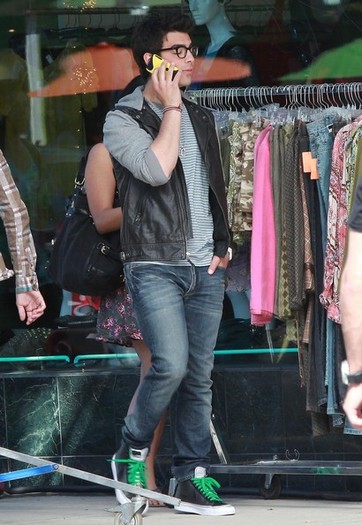 Joe+Jonas+Set+JONAS+Santa+Monica+3+rXUxsWG59Szl - FoR U JoE JoNaS 3