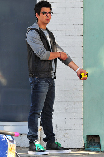 Joe+Jonas+Set+JONAS+Santa+Monica+4+5njszD2yD6al - FoR U JoE JoNaS 3