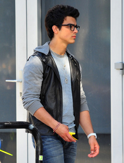 Joe+Jonas+Set+JONAS+Santa+Monica+4+AJlfeAfMSLTl - FoR U JoE JoNaS 3