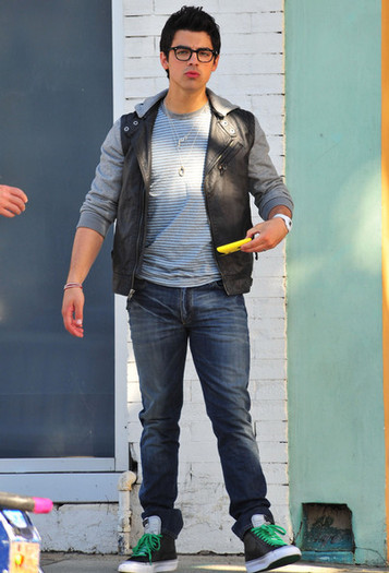 Joe+Jonas+Set+JONAS+Santa+Monica+4+Mi3CQlZz9R0l - FoR U JoE JoNaS 3