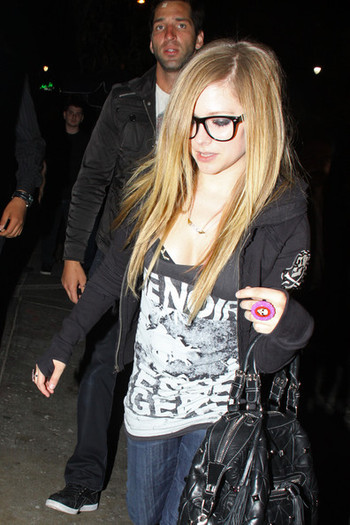 Avril+Lavigne+new+man+Brody+Jenner+head+Lindsay+_pYB-zgT8_6l - Avril Lavigne at las palmas