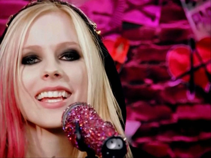 normal_Avril_Lavigne_-_The_Best_Damn_Thing_20081109130851 - THE BEST DAMN THING - captures