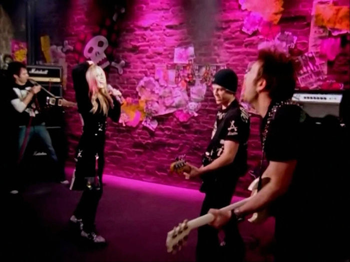 normal_Avril_Lavigne_-_The_Best_Damn_Thing_20081109130900 - THE BEST DAMN THING - captures