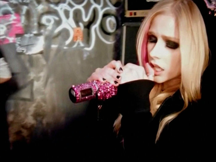 normal_Avril_Lavigne_-_The_Best_Damn_Thing_20081109130916