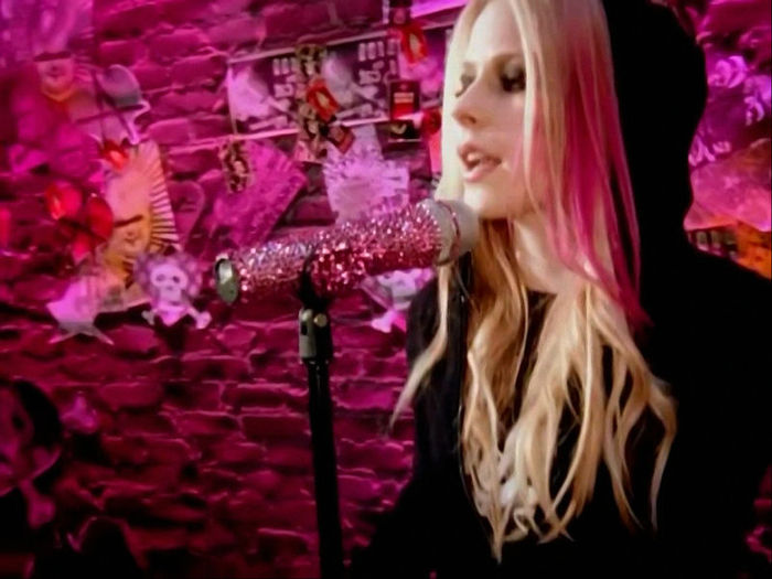 normal_Avril_Lavigne_-_The_Best_Damn_Thing_20081109130941 - THE BEST DAMN THING - captures