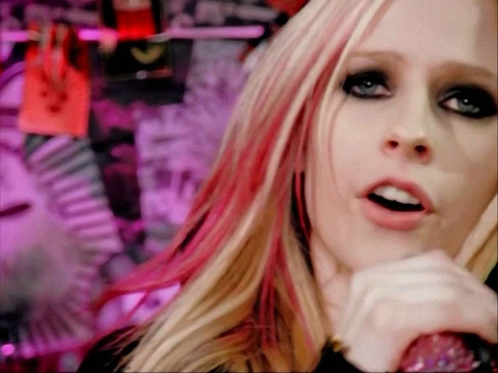 normal_Avril_Lavigne_-_The_Best_Damn_Thing_20081109131104 - THE BEST DAMN THING - captures