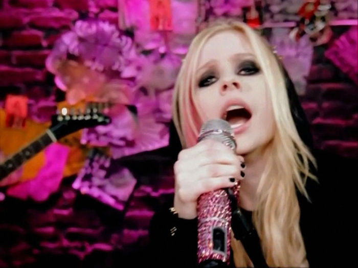 normal_Avril_Lavigne_-_The_Best_Damn_Thing_20081109131146 - THE BEST DAMN THING - captures