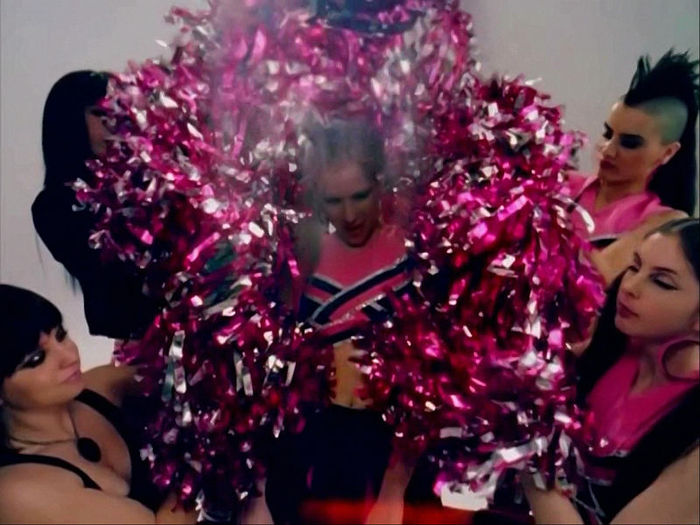 normal_Avril_Lavigne_-_The_Best_Damn_Thing_20081109131154