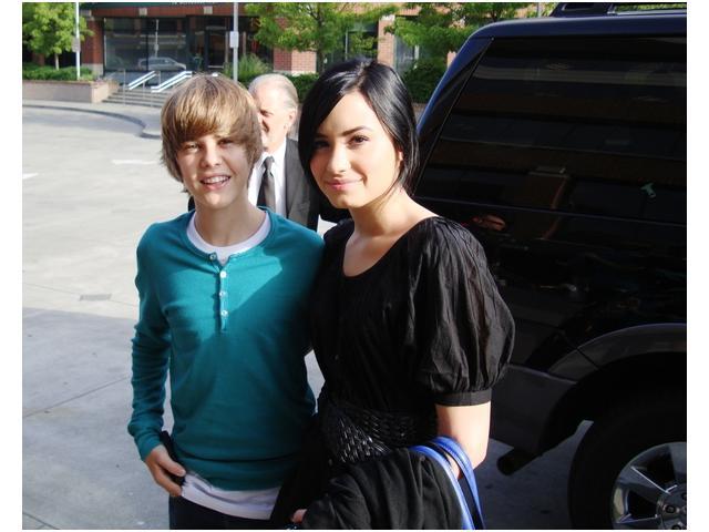 justin-bieber-se-iubeste-in-secret-cu-demi-lovato-sursele-au-confirmat-relatia-dintre-cei-doi-6663