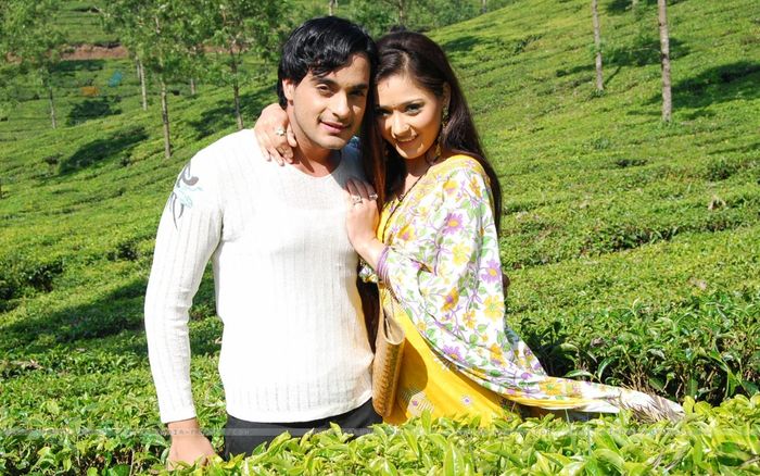 33158-alekh-and-sadhna-in-honeymoon-trip