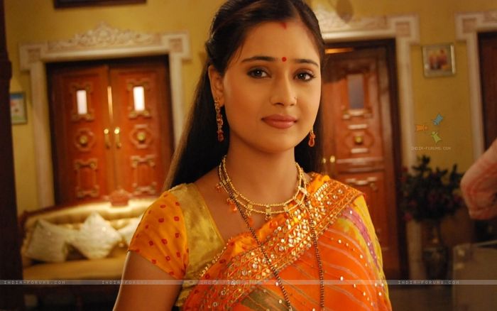 33338-sara-khan-as-sadhna-looking-marvellous - CuLoArEa FeRiCiRiI