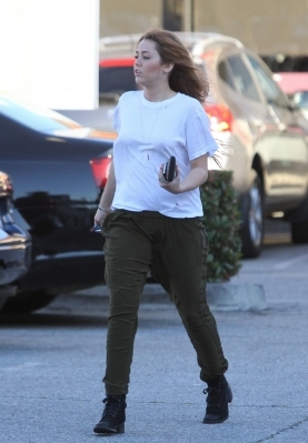  - x Out in Hollywood - 02th February 2011