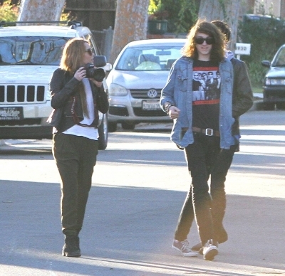  - x Out in Hollywood - 02th February 2011