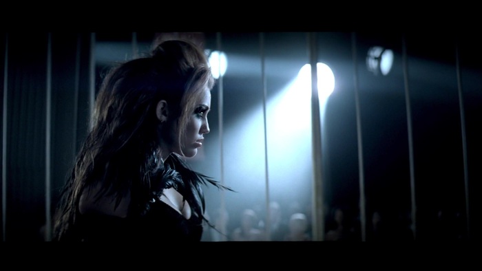 Miley Cyrus - Can\'t Be Tamed 0226