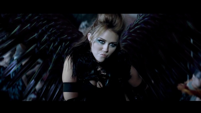 Miley Cyrus - Can\'t Be Tamed 0280