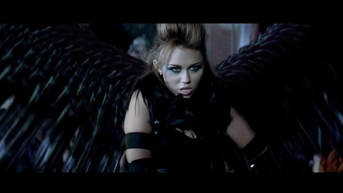 Miley Cyrus - Can\'t Be Tamed 0283