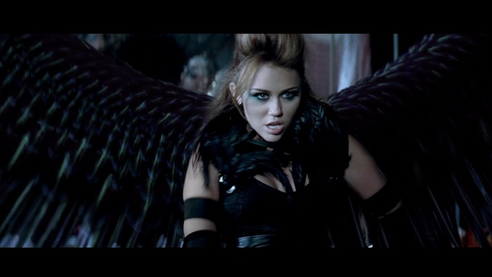 Miley Cyrus - Can\'t Be Tamed 0284