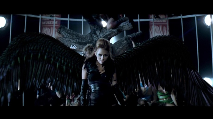 Miley Cyrus - Can\'t Be Tamed 0293