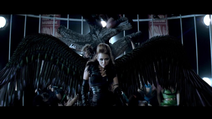 Miley Cyrus - Can\'t Be Tamed 0294