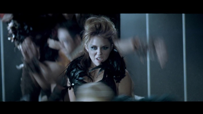 Miley Cyrus - Can\'t Be Tamed 0375