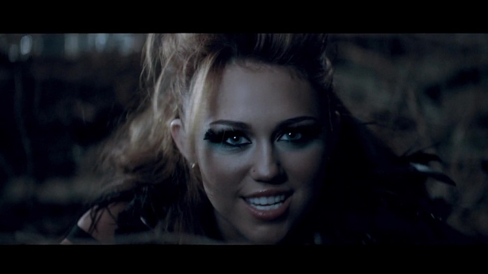 Miley Cyrus - Can\'t Be Tamed 0443