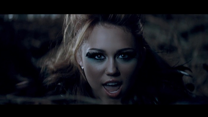 Miley Cyrus - Can\'t Be Tamed 0444