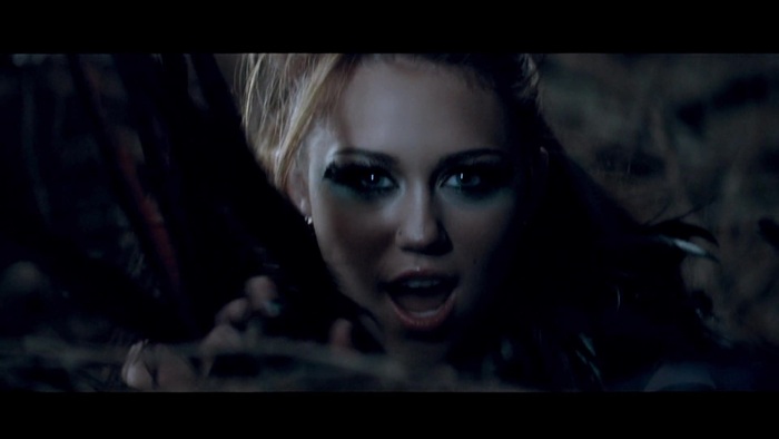 Miley Cyrus - Can\'t Be Tamed 0445
