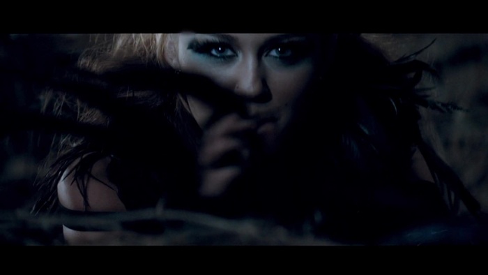 Miley Cyrus - Can\'t Be Tamed 0447