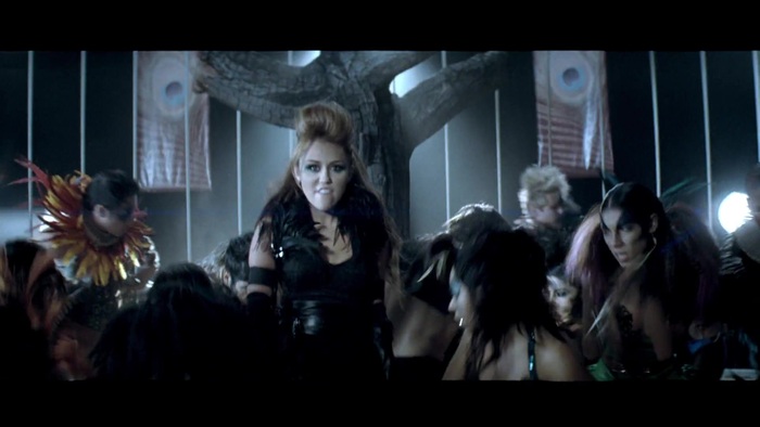Miley Cyrus - Can\'t Be Tamed 0451
